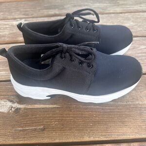 Drew Excel  women's black athletic lace up shoes size 7W